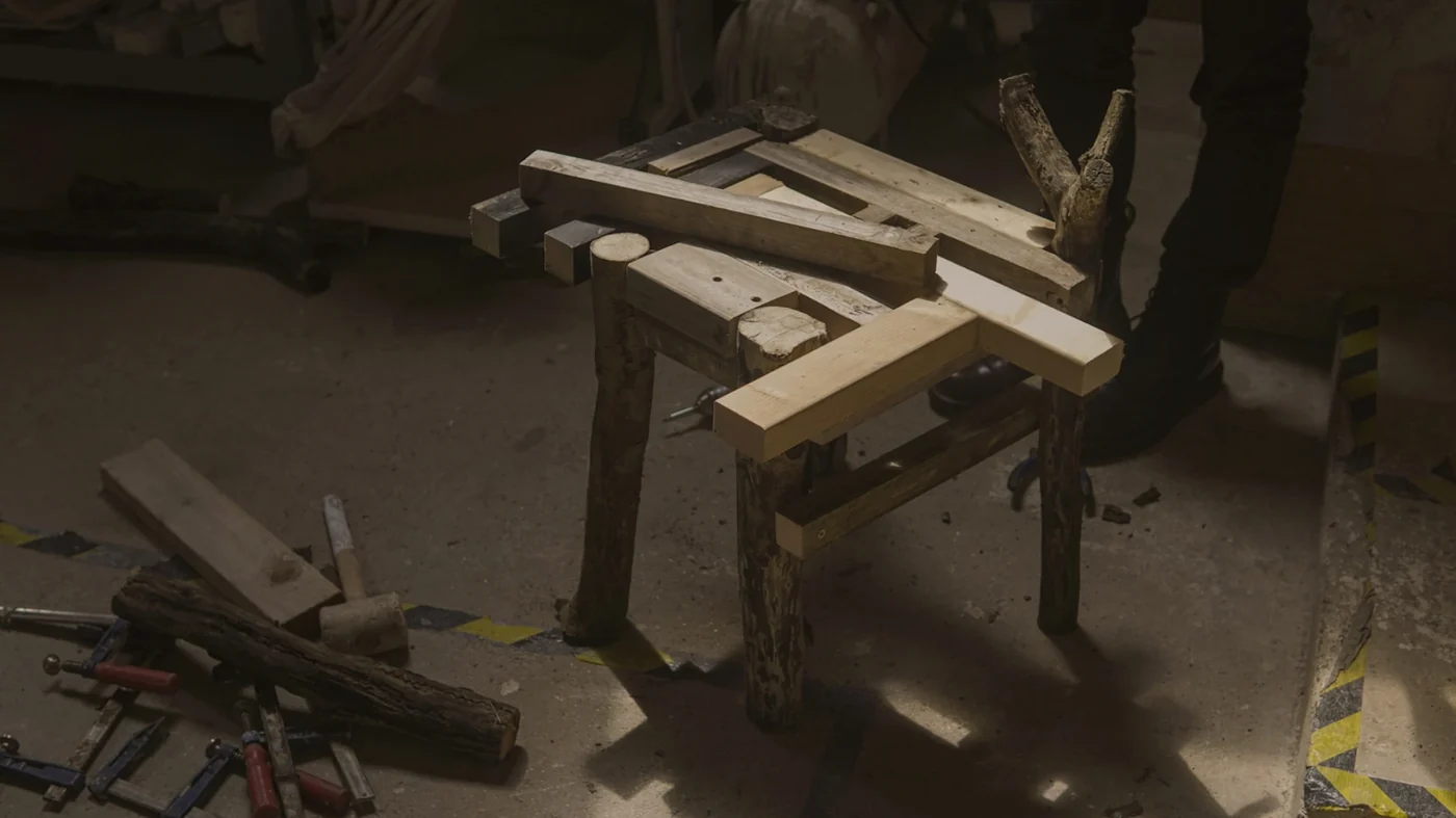 Upcycling irregular wood with WFC, AR and MR